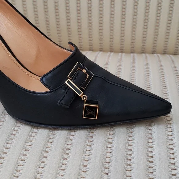 LOUIS VUITTON PUMPS WITH LV CUBE CHARM - Picture 3 of 11